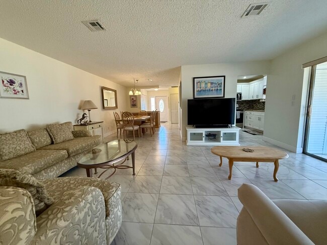 Building Photo - 5850 Summerfield Ct