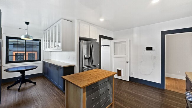 Building Photo - 22nd760