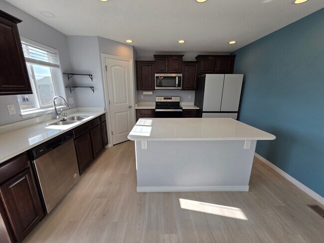 Building Photo - Gorgeous 4 Bed 3 bath Home In Lorson Ranch!!