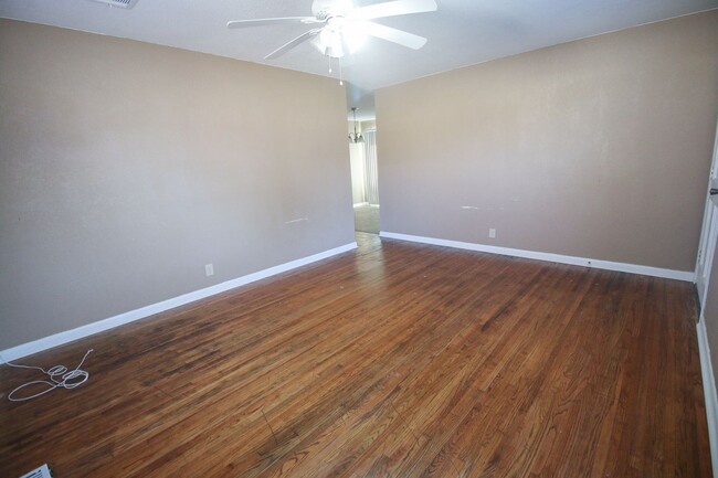 Building Photo - 3-Bedroom Home with Yard in East Tulsa – Ready Mid May!