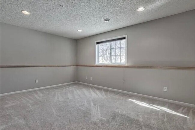 Building Photo - 15624 Lilac Dr