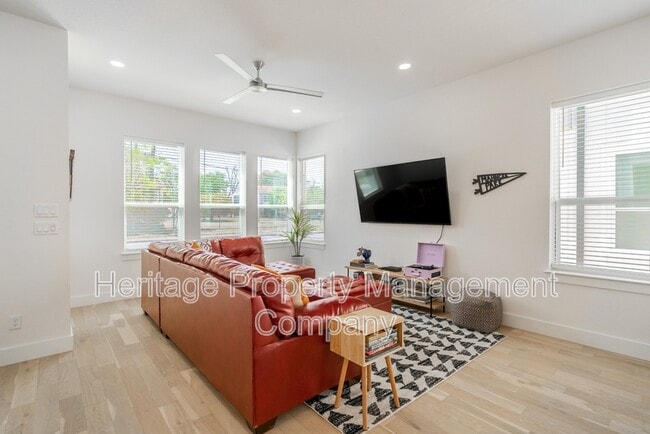 Building Photo - 719 Eleanor Ave