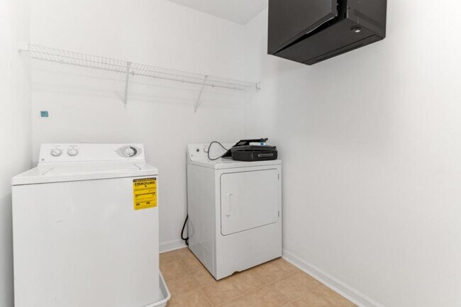 Building Photo - 301 Carnahan Dr