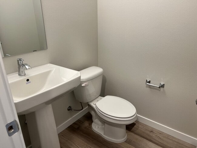 Building Photo - Lynnwood Townhome