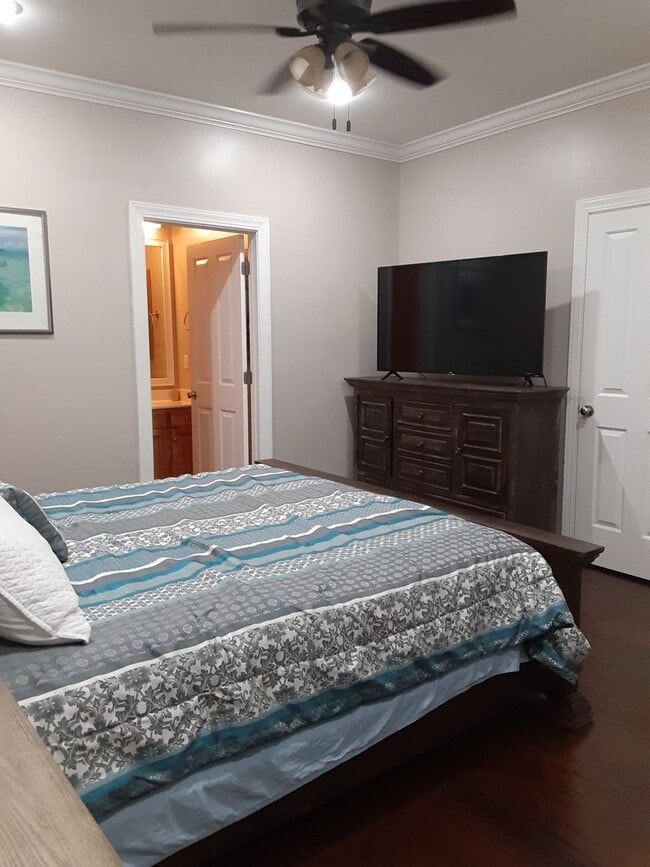 Building Photo - 3 BD/3.5 BR Fully Furnished