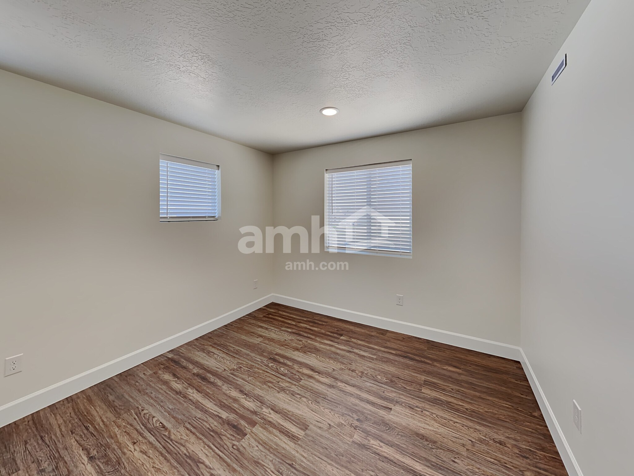 Building Photo - 4292 N Poplar St