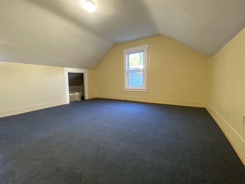 Building Photo - 153 Hamilton St