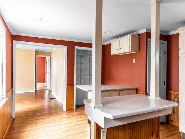 Building Photo - Center St