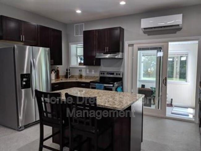 Building Photo - 1401 Bragg Rd