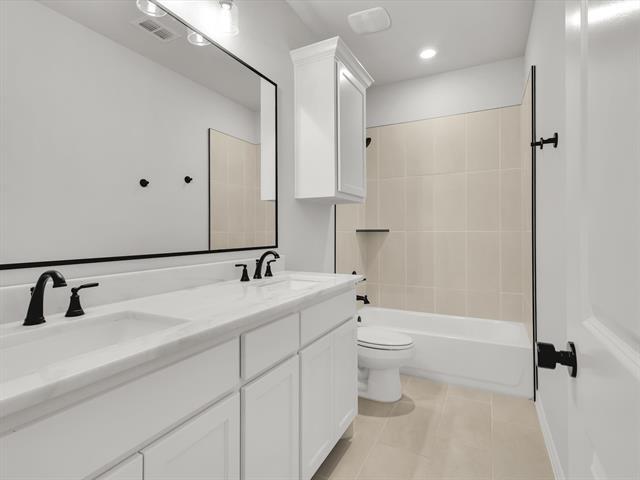 Building Photo - 608 Jameson