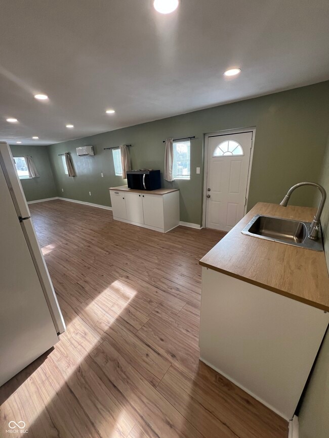 Building Photo - 2530 N Temple Ave