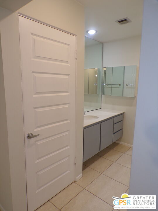 Building Photo - 2559 Whitewater Club Dr