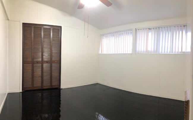 Building Photo - 5516 Heron Ave