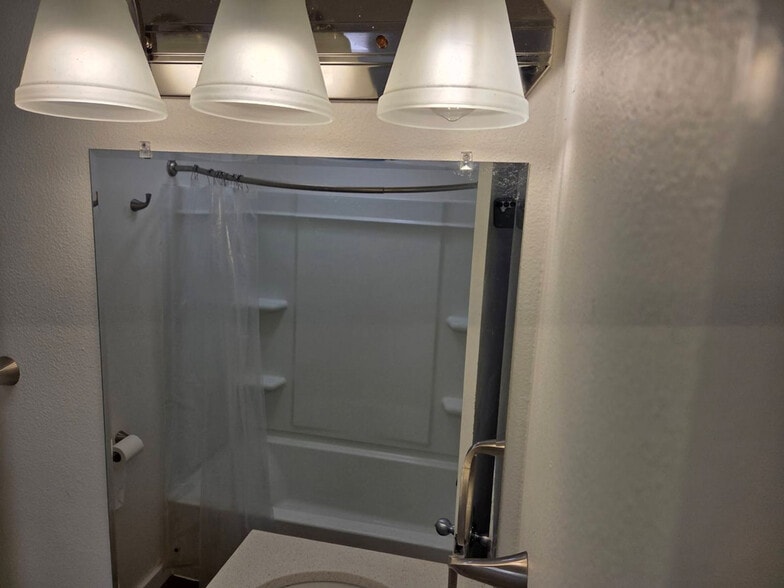 Building Photo - 626 Jack Stephens Dr