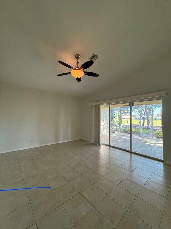 Building Photo - Spacious 2+Den Villa in Desirable Gateway Greens