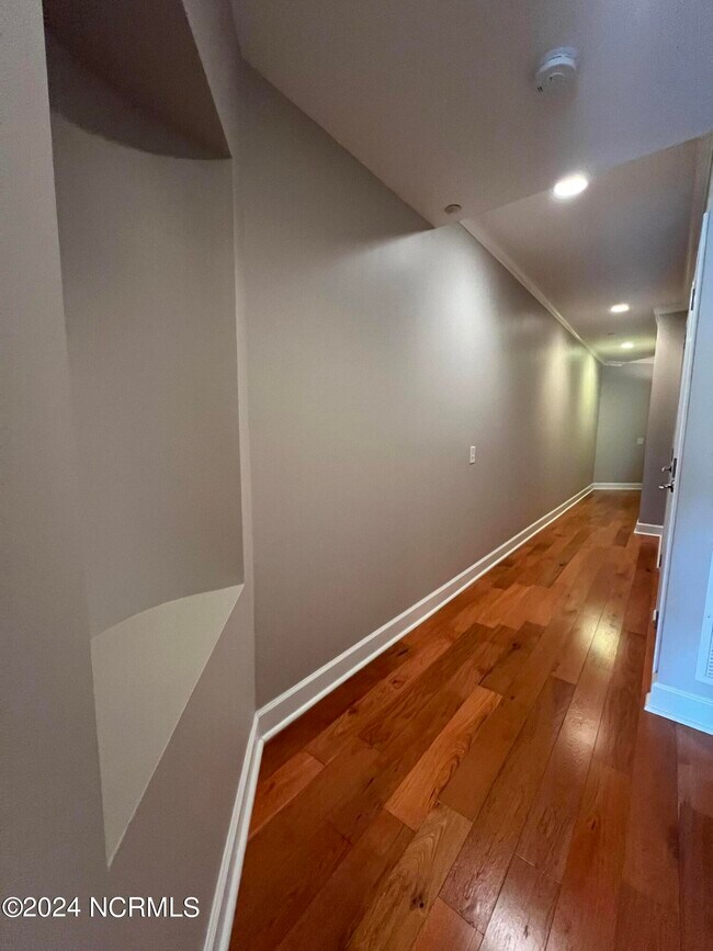 Building Photo - 124 Walnut St