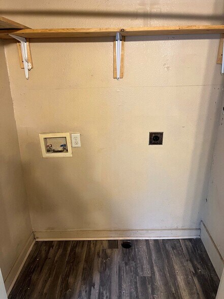 W/D Connection Downstairs - 601 S Fredonia St