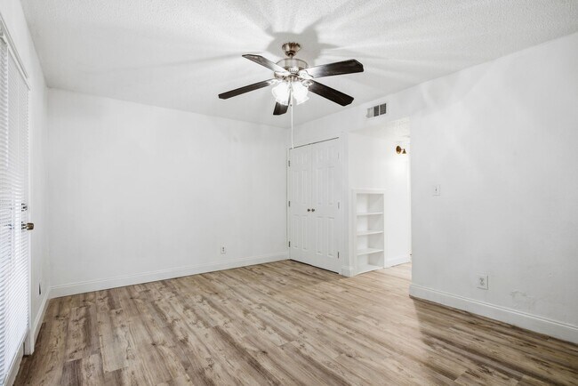Building Photo - 2729 Hurstview Dr