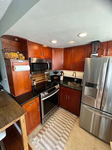 Building Photo - 2609 Ala Wai Blvd