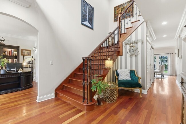 Building Photo - 395 Scott St