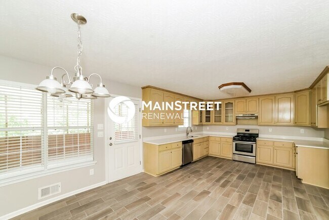 Building Photo - 3 Bedroom Pet-Friendly Home in Stockbridge, GA with Main Street Renewal