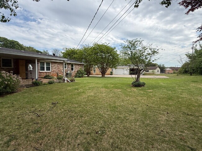 Building Photo - Modern Comforts with Granite & Hardwood Finishes!" 3 Bedroom 2 bath home.