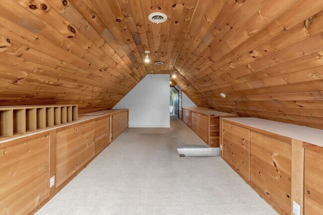 Building Photo - 589 Breckenridge St