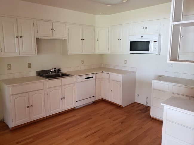 Building Photo - 3721 McComb Ave