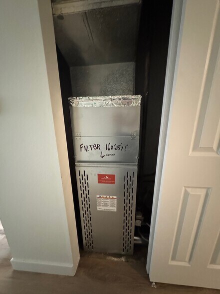 Building Photo - 804 Meeker St