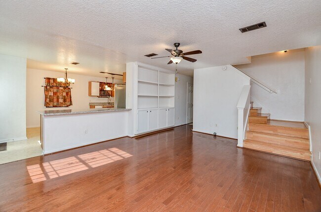 Building Photo - 13837 Purplemartin St