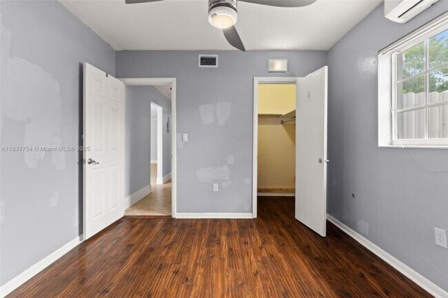 Building Photo - 4 bedroom in Hollywood FL 33024