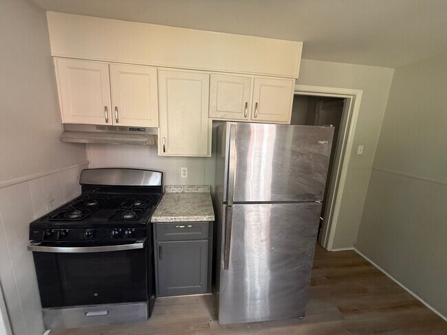 Building Photo - 1923 S Izard St