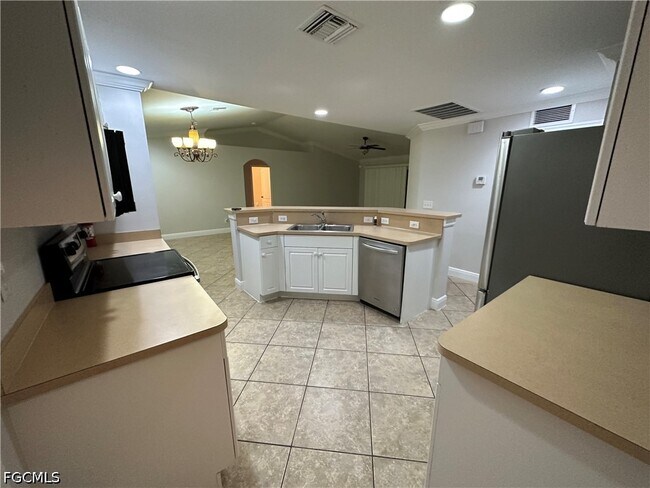 Building Photo - 1706 Kismet Pkwy E