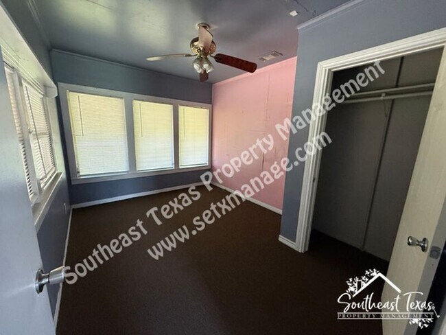 Building Photo - 3255 Charles St