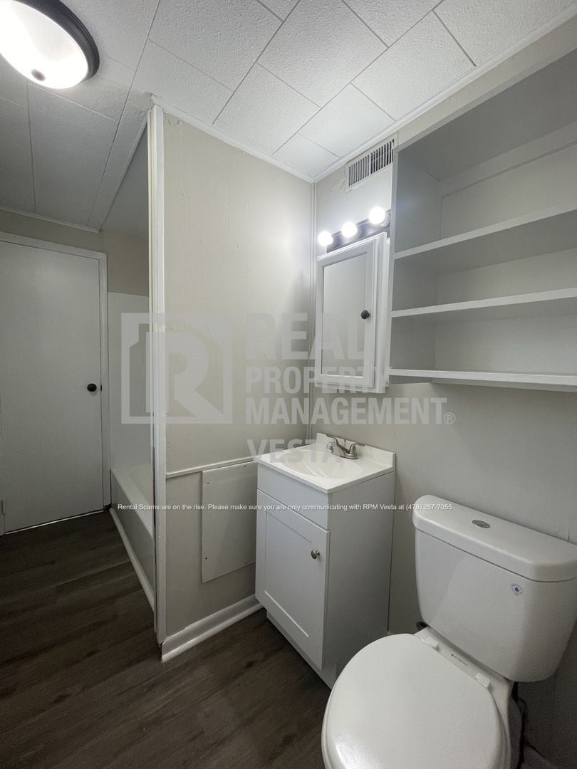 Building Photo - 618 Cedarwood Dr