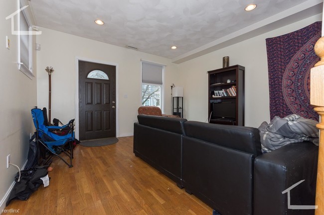 Building Photo - 4 br, 2.5 bath Townhome - 20 Wadsworth St