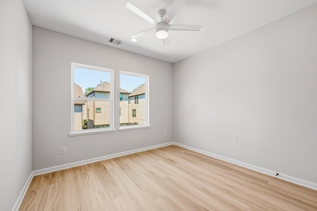 Building Photo - 2032 W Tidwell Rd