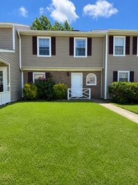 Building Photo - Charming 3 Bedroom Town House-116 Palace Cir.