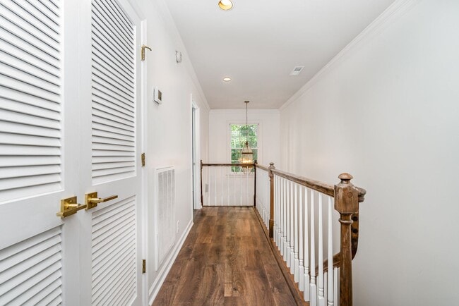 Building Photo - Newly Renovated 2-Bedroom Townhome in the Heart of Green Hills
