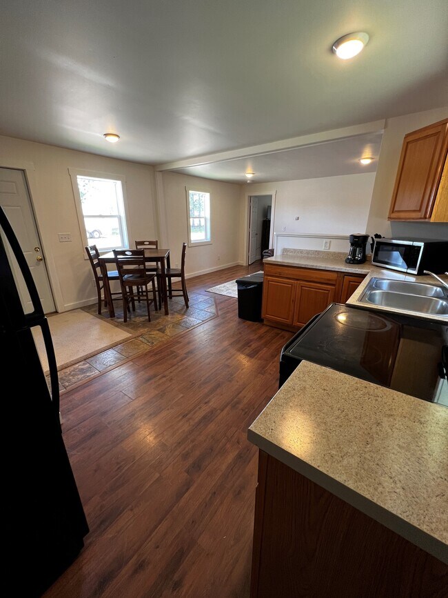 Building Photo - 9197 Cty J-Unit A