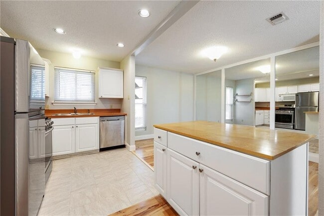 Building Photo - 1801 W 37th St