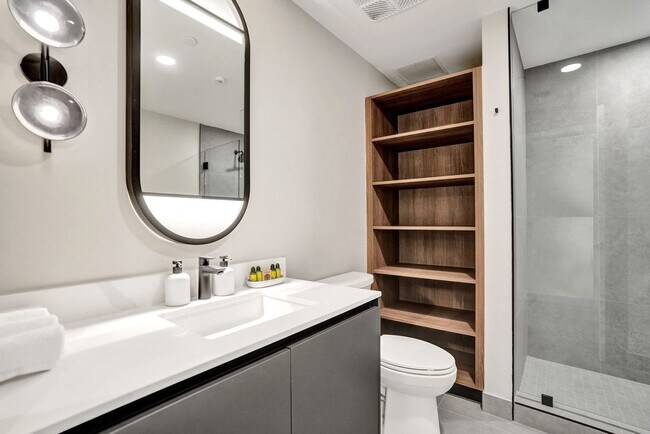 Building Photo - 580 72nd St