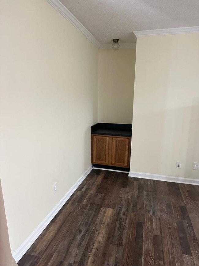 Building Photo - 616 Barrington Hills Dr