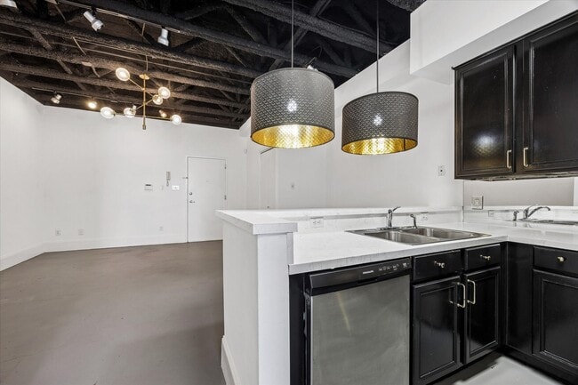 Building Photo - 5017 Cornish St