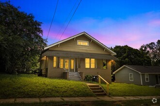 Building Photo - Charming 3 Bedroom, 2 Bathroom house