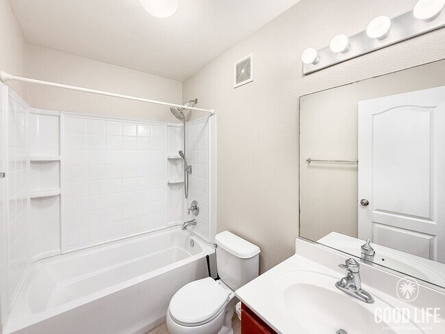 Building Photo - Beautiful 4B/4BA Home w/ Canyon Views & Great Layout!