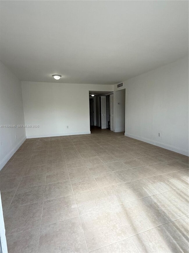 Building Photo - 15205 NE 6th Ave