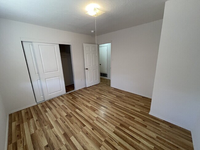 Building Photo - Room to Spread Out! South Valley 3bd on a ...