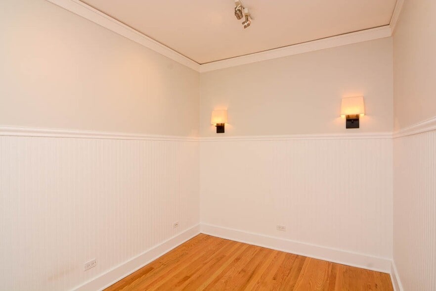 Building Photo - 3614 N Bosworth Ave