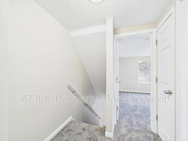 Building Photo - 9042 Maple Grove Rd